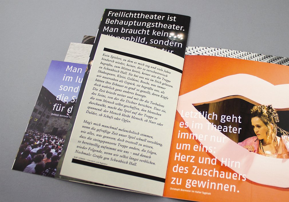 Ausführliche Zitate reichern das Bild der Freilichtspiele Schwäbisch Hall an.