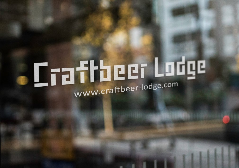 Türbeschriftung der Craftbeer Lodge